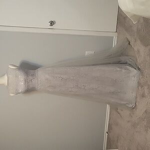 Elegant Lace Evening Gown with Train - Size 2